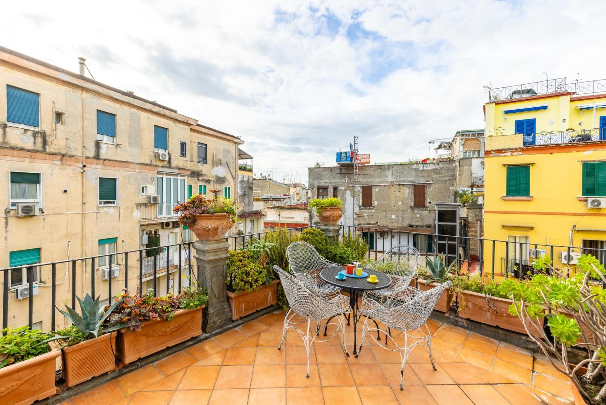 Santa Chiara Charming House With Terrace At Historical Center Appartement Napels