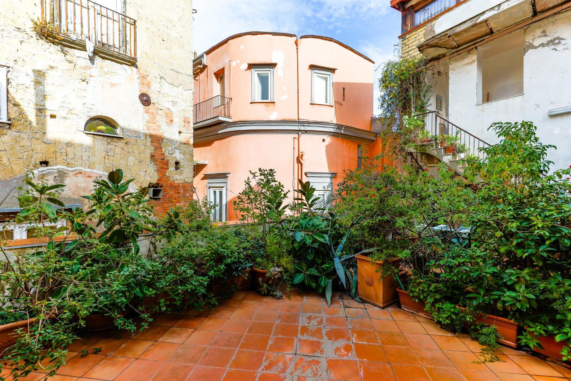 Santa Chiara Charming House With Terrace At Historical Center Appartement Napels